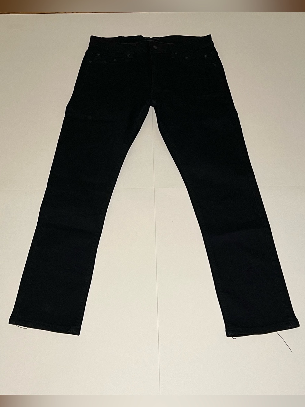 Men's Straight Jeans in Black - Classic Everyday Wear